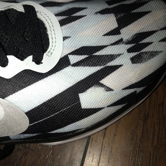 Brand new Nike sneakers - Picture 3 of 5